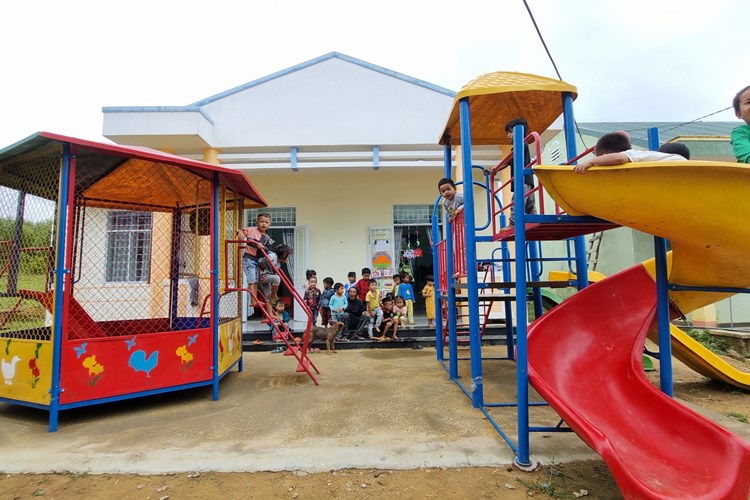 Hiến đất xây trường cho học sinh đồng bào Cor - Anh 4