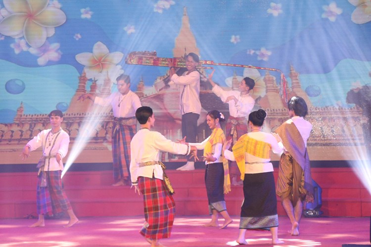 Giao lưu nghệ thuật Việt - Lào: Nghĩa tình sắt son - Đời đời bền vững - Anh 3