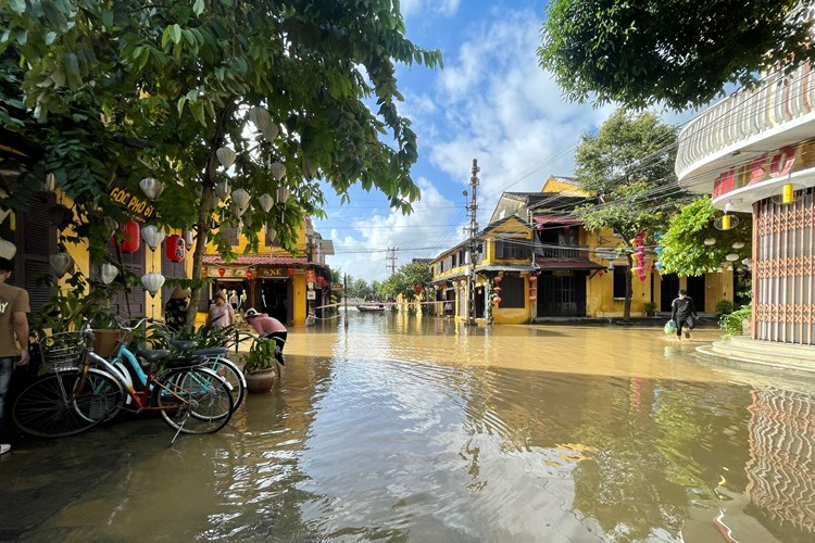 Quảng Nam: Tập trung khắc phục sạt lở trên các tuyến giao thông - Anh 3