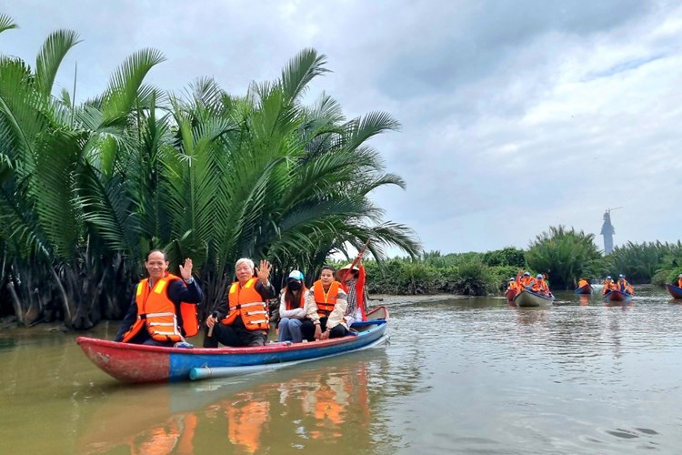 Chương trình Farmtrip “Du lịch cộng đồng, OCOP - Kết nối thiên nhiên, văn hóa Quảng Ngãi” - Anh 13