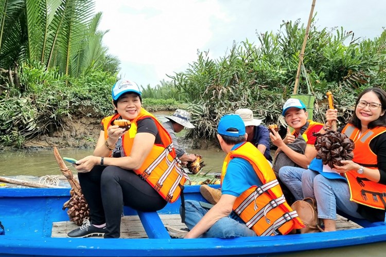 Chương trình Farmtrip “Du lịch cộng đồng, OCOP - Kết nối thiên nhiên, văn hóa Quảng Ngãi” - Anh 6