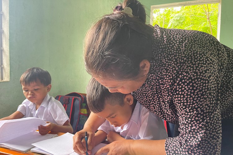 Cô giáo thầm lặng chắp cánh ước mơ cho học trò nơi rẻo cao - Anh 3