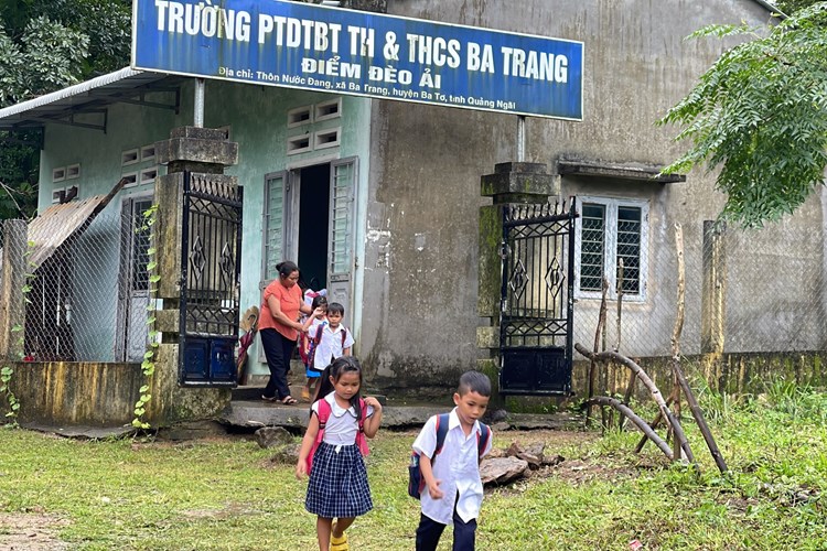 Cô giáo thầm lặng chắp cánh ước mơ cho học trò nơi rẻo cao - Anh 1
