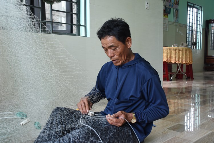 Những ngư dân Quảng Ngãi nặng lòng với biển - Anh 2