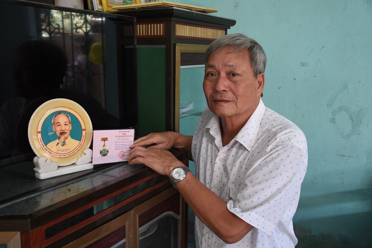 Những ngư dân Quảng Ngãi nặng lòng với biển - Anh 1