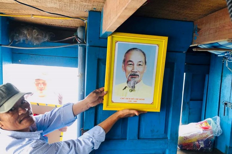 Những ngư dân Quảng Ngãi nặng lòng với biển - Anh 4