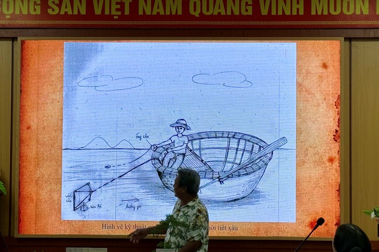 Ra mắt sách “Thúng chai ở Hội An” - Anh 2