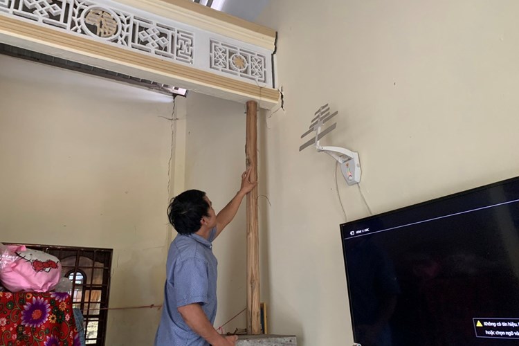 THI CÔNG KÈ VÀ CẦU ĐI BỘ VEN SÔNG NHƯ Ý, TP.HUẾ: Người dân lo lắng vì nhà nứt, vườn sụt lún - Anh 3