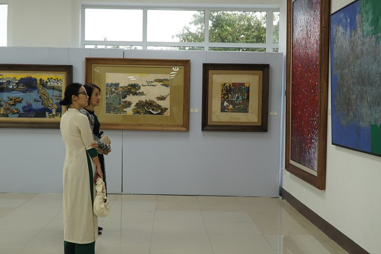 Triển lãm bộ sưu tập của Bảo tàng Mỹ thuật Huế - Anh 1