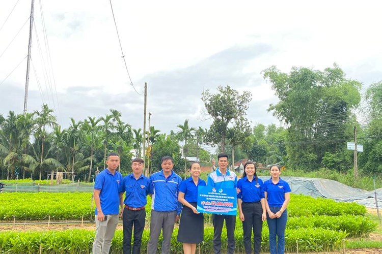 Tuổi trẻ Nghĩa Hành chung tay thực hiện giảm nghèo - Anh 5