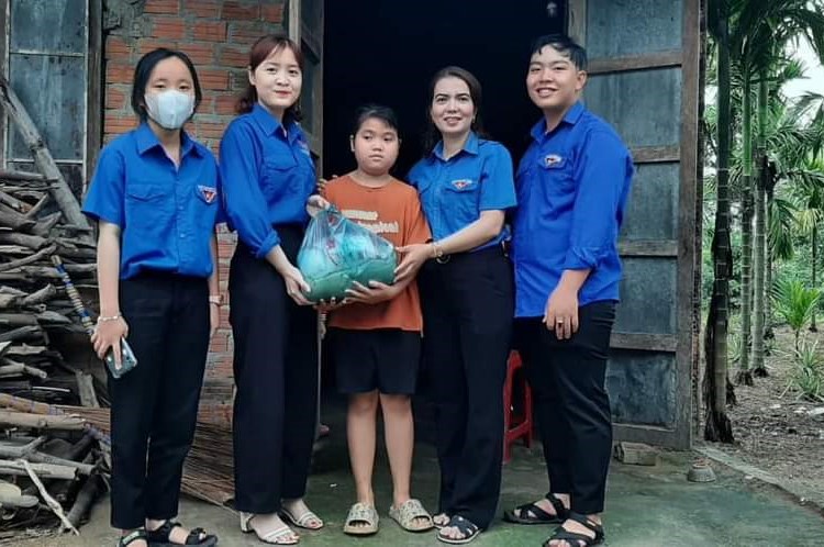 Tuổi trẻ Nghĩa Hành chung tay thực hiện giảm nghèo - Anh 6
