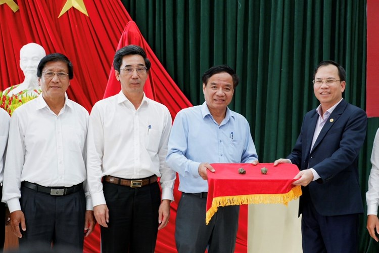 Chính thức bàn giao hai chi tiết liên quan Bảo vật quốc gia Tượng Bồ tát Tara cho Bảo tàng Chăm Đà Nẵng - Anh 1