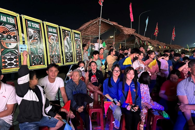 Liên hoan - Giao lưu các Câu lạc bộ dân ca Bài chòi huyện Bình Sơn - Anh 3