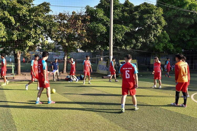 Giao lưu bóng đá mang Tết cho người nghèo - Anh 5