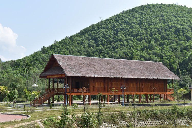 Bảo tồn và phát huy văn hóa dân tộc Hrê gắn với du lịch cộng đồng - Anh 5