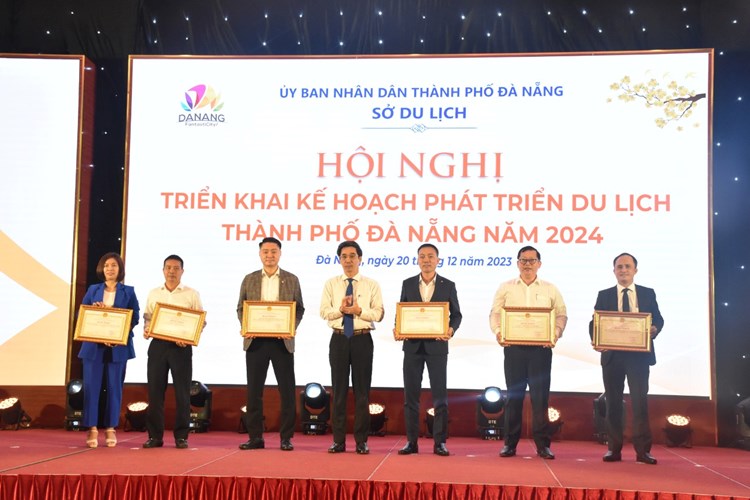 Đà Nẵng đặt 9 nhiệm vụ trọng tâm phát triển ngành Du lịch năm 2024 - Anh 2