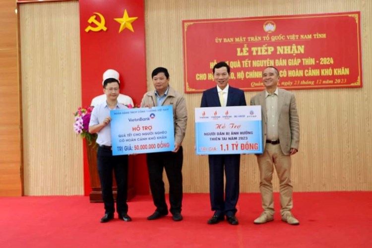 Quảng Ngãi: Tiếp nhận hỗ trợ hơn 1,1 tỷ đồng chăm lo Tết cho người nghèo - Anh 1