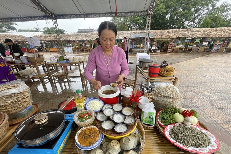 Món ngon xứ Quảng hội tụ tại Lễ hội Văn hóa Ẩm thực - Anh 4