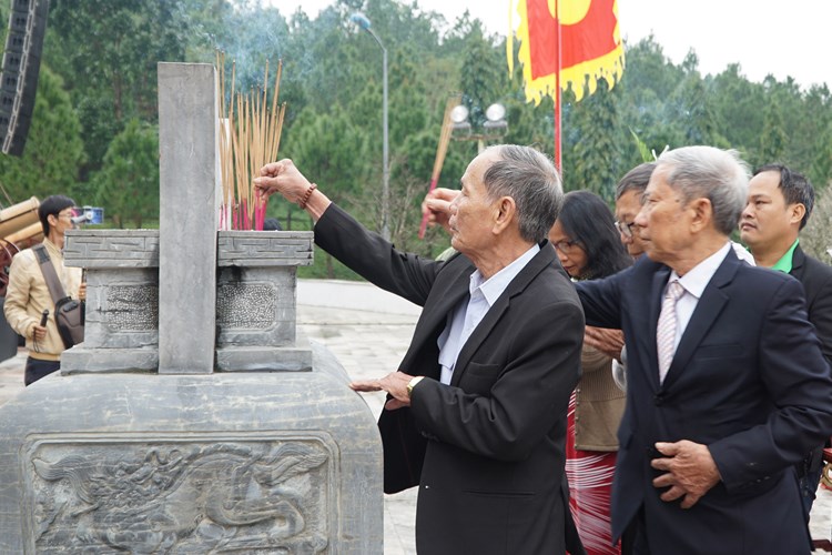 Dâng hương kỷ niệm 235 Nguyễn Huệ lên ngôi Hoàng đế và xuất binh đại phá quân Thanh - Anh 4