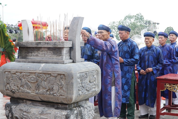 Dâng hương kỷ niệm 235 Nguyễn Huệ lên ngôi Hoàng đế và xuất binh đại phá quân Thanh - Anh 3