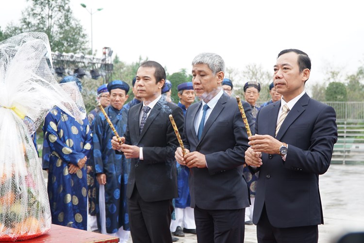 Dâng hương kỷ niệm 235 Nguyễn Huệ lên ngôi Hoàng đế và xuất binh đại phá quân Thanh - Anh 1