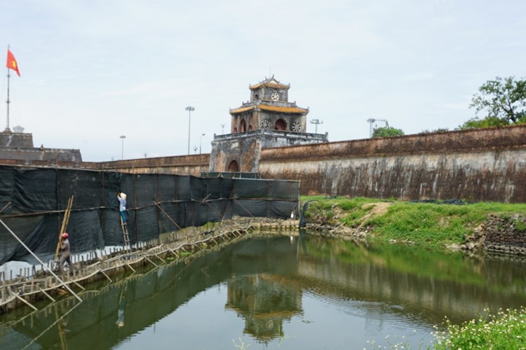 Gần 45 tỉ đồng tu bổ, tôn tạo 1.400m kè Hộ Thành hào ở mặt Đông Kinh thành Huế - Anh 2