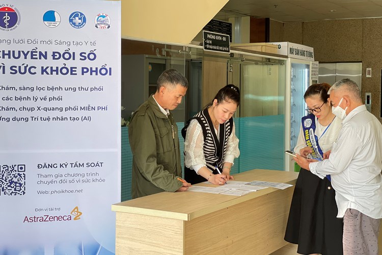 Khám sàng lọc ung thư và bệnh lý về phổi miễn phí cho 10.000 người - Anh 1
