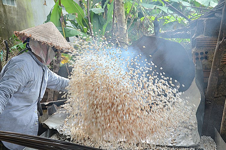 Thơm ngon bánh nổ nếp ngự Sa Huỳnh - Anh 6