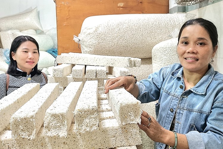 Thơm ngon bánh nổ nếp ngự Sa Huỳnh - Anh 1