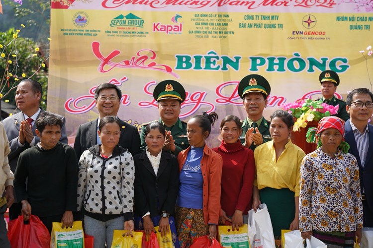 “Xuân Biên phòng - Ấm lòng dân bản” ở biên giới Việt - Lào - Anh 1
