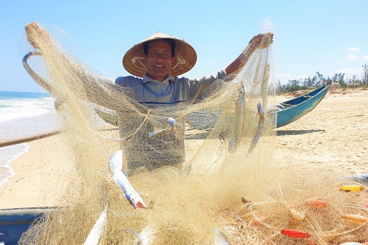 Bảo tồn văn hóa miền biển gắn với phát triển du lịch - Anh 2