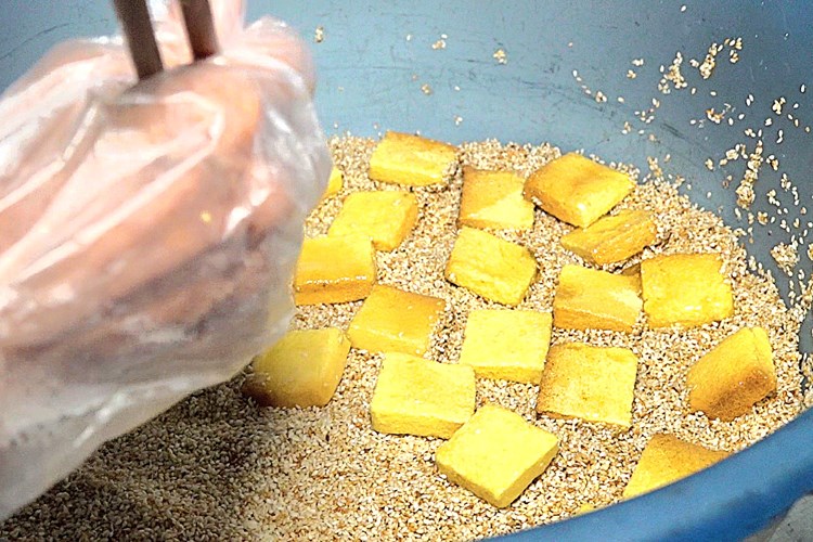 Làng bánh mè rộn ràng đón Tết - Anh 6