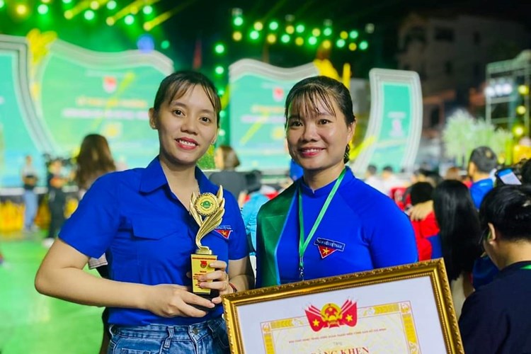 Nữ Giám đốc HTX “truyền lửa” thoát nghèo cho đồng bào CaDong - Anh 1