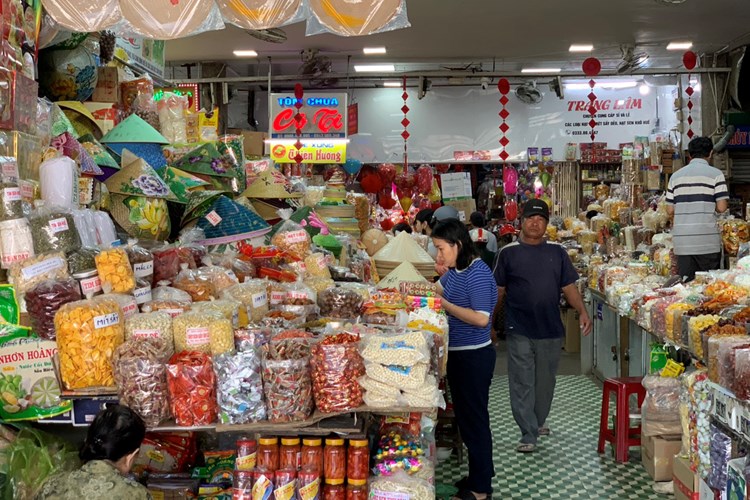 Thưởng tiền cho người phản ánh đúng tình trạng “nói thách” ở chợ Đông Ba - Anh 1