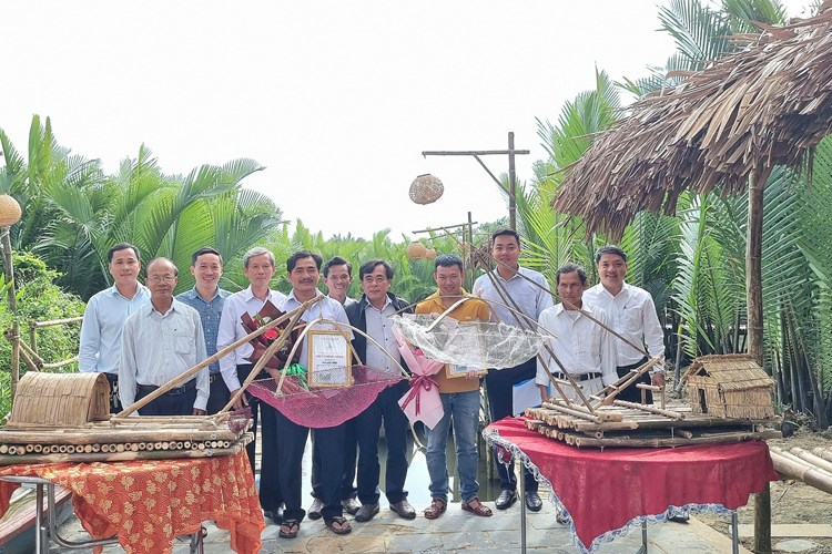 Tái hiện lại bè rớ nét đặc trưng sông nước trên dòng Kinh Giang phục vụ du khách - Anh 4