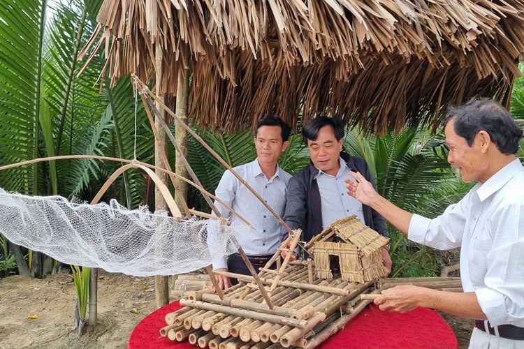 Tái hiện lại bè rớ nét đặc trưng sông nước trên dòng Kinh Giang phục vụ du khách - Anh 3