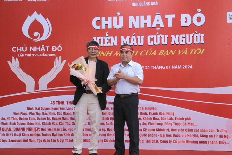 Quảng Ngãi: Tiếp nhận gần 340 đơn vị máu từ chương trình “Chủ nhật đỏ” - Anh 2