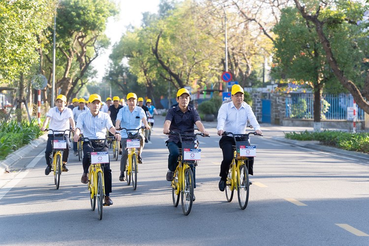 Vận hành xe đạp chia sẻ công cộng trải nghiệm cảnh quan và di tích Huế - Anh 1