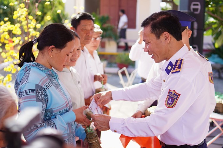 Tết hải đảo, Xuân ấm áp thắm tình quân dân tại Lý Sơn - Anh 1