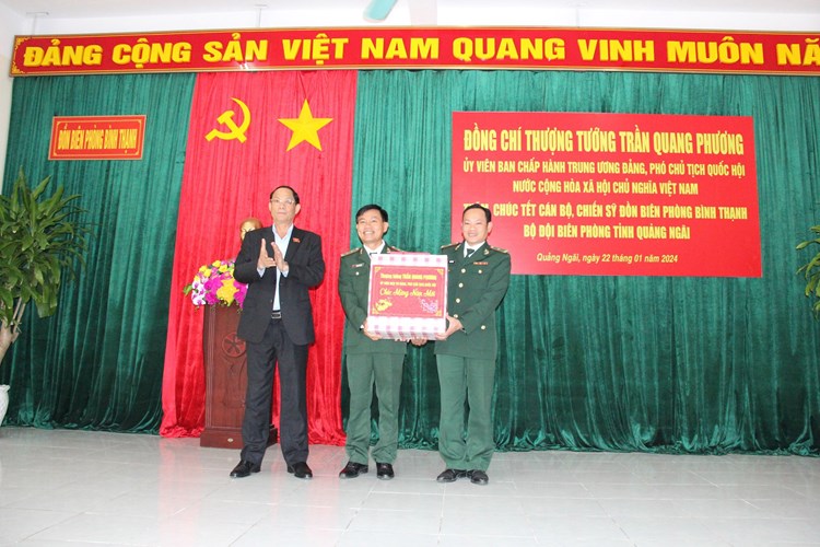Phó Chủ tịch Quốc hội Trần Quang Phương thăm, chúc Tết tại Quảng Ngãi - Anh 2