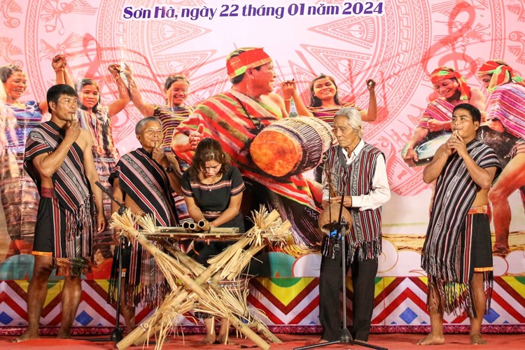 Liên hoan văn nghệ “Mừng Đảng, mừng Xuân Giáp Thìn” - Anh 1