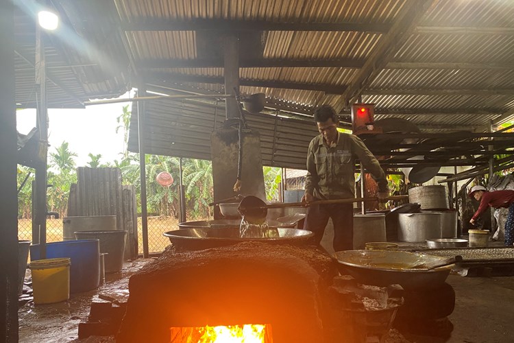 Đường phèn, đặc sản nổi tiếng ở Quảng Ngãi - Anh 1