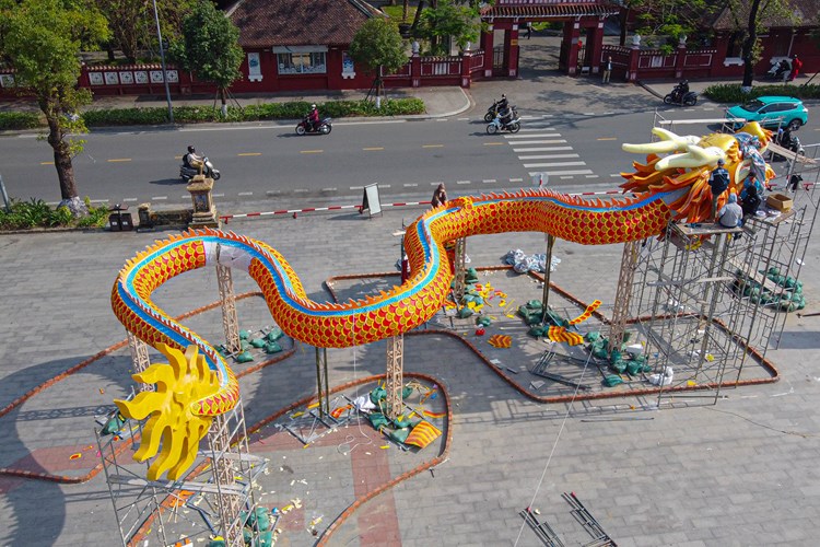 Cặp linh vật rồng ở Huế gây ấn tượng với du khách - Anh 8
