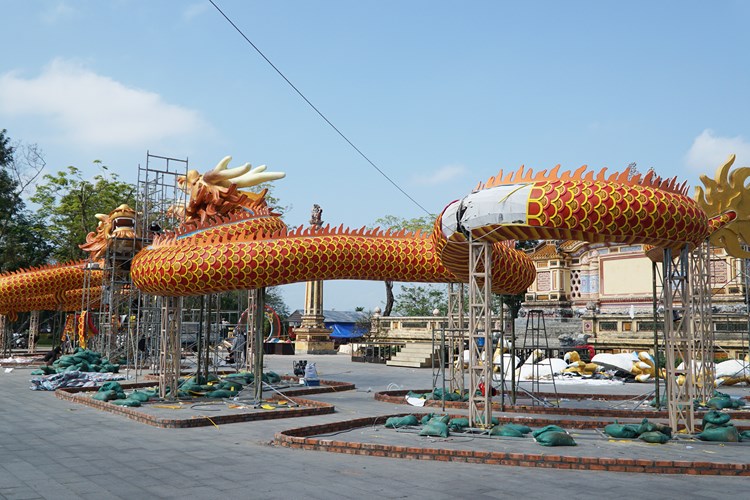 Cặp linh vật rồng ở Huế gây ấn tượng với du khách - Anh 5