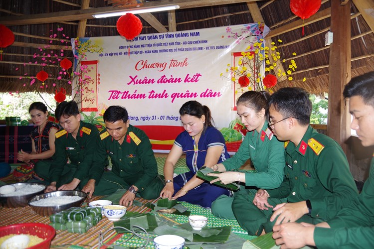 Quảng Nam: Đồng bào vùng cao vui hội “Xuân đoàn kết - Thắm tình quân dân” - Anh 2