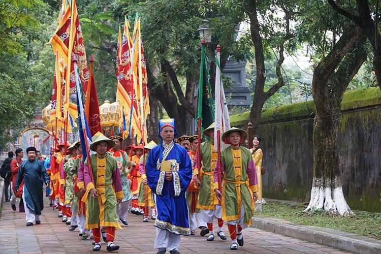 Dựng nêu đón Tết tại khu di sản Hoàng cung Huế - Anh 6