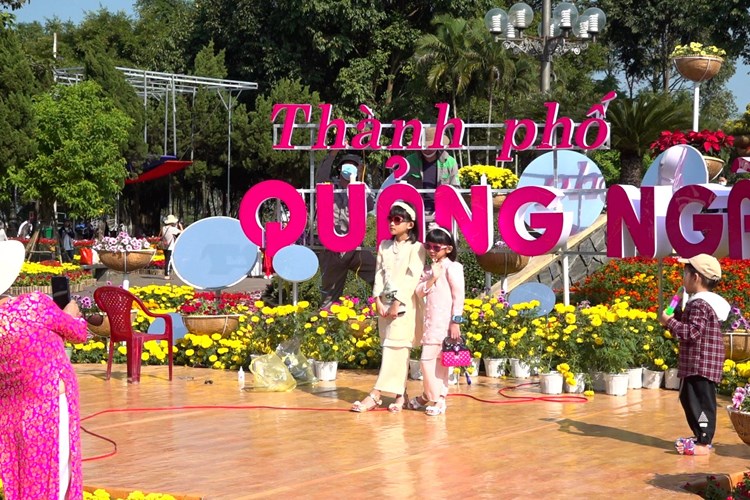 Linh vật rồng được khen đẹp, thần thái qua bàn tay của nghệ nhân quê ở đảo Lý Sơn - Anh 4