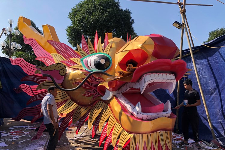 Linh vật rồng được khen đẹp, thần thái qua bàn tay của nghệ nhân quê ở đảo Lý Sơn - Anh 1
