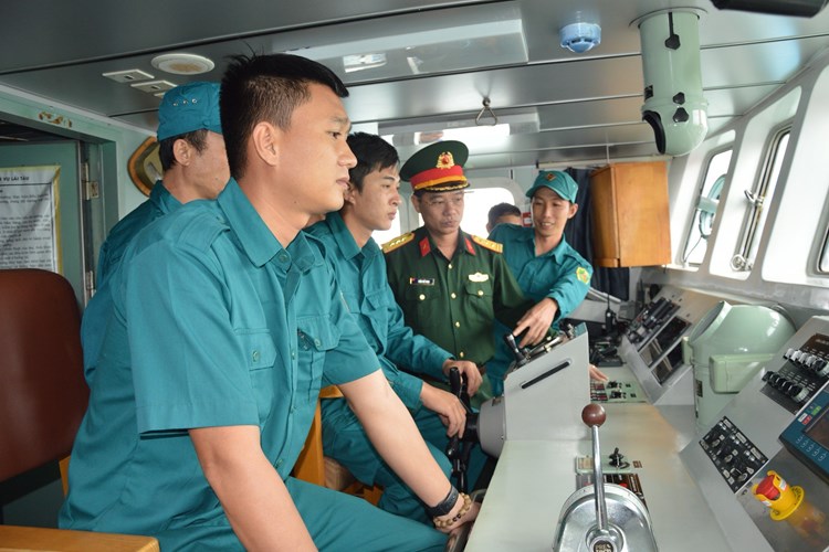 Những con tàu đón Xuân trên biển, bảo vệ bình yên cho biển đảo Tổ quốc - Anh 3