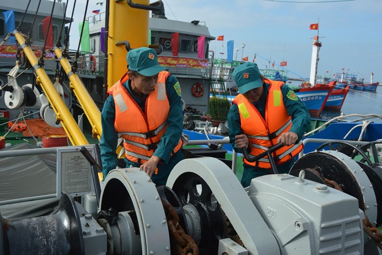 Những con tàu đón Xuân trên biển, bảo vệ bình yên cho biển đảo Tổ quốc - Anh 2
